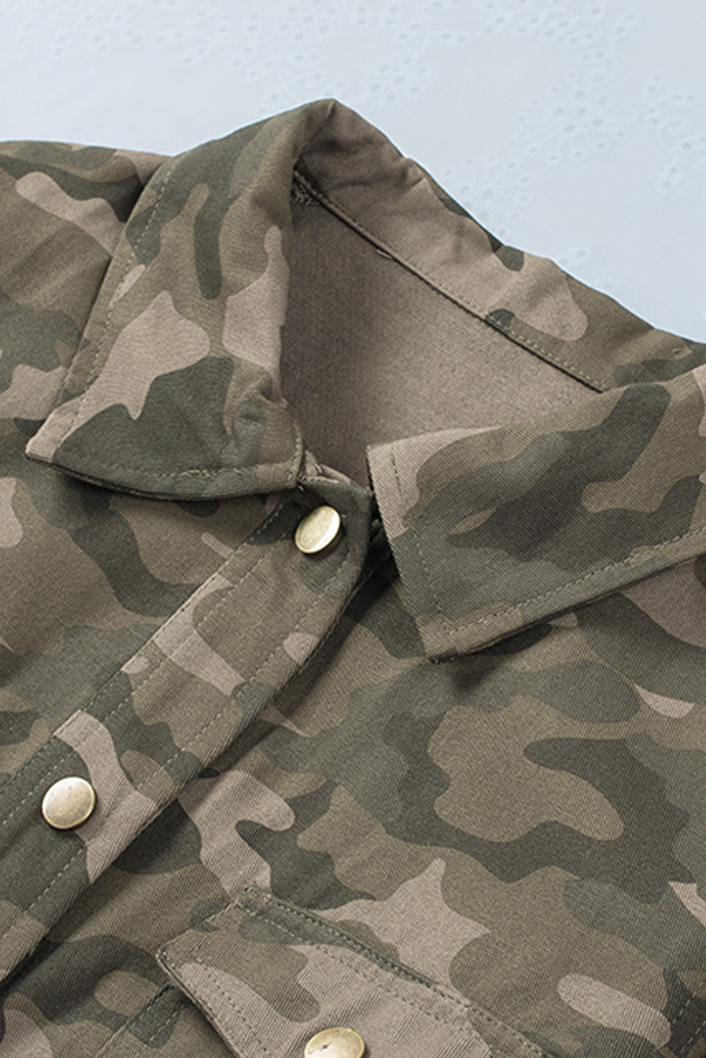 Marianne | Camouflage-Jacke mit vielseitigen Taschen und Knopfverschluss