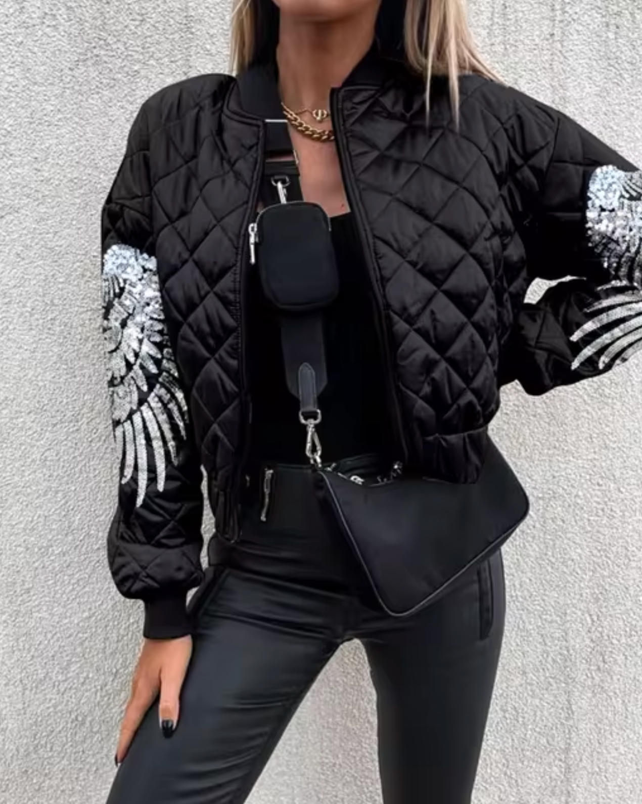 Stilvolle Gepolsterte Bomberjacke mit Rautendesign und Glänzender Flügelstickerei
