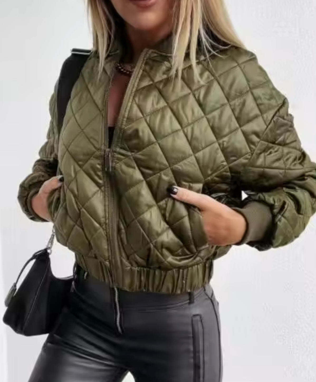 Stilvolle Gepolsterte Bomberjacke mit Rautendesign und Glänzender Flügelstickerei