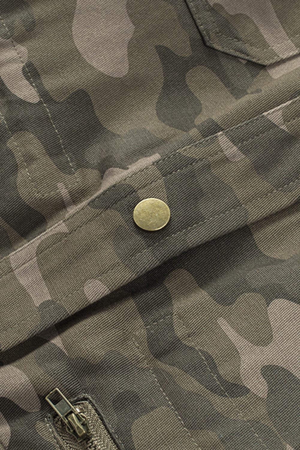 Marianne | Camouflage-Jacke mit vielseitigen Taschen und Knopfverschluss