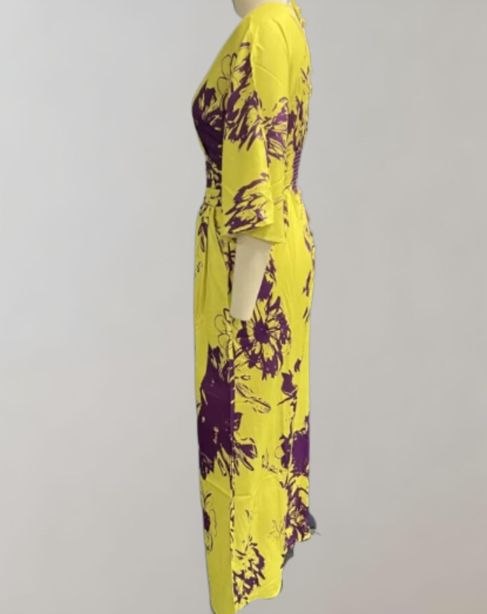 Alexa - Gelbgrünes Kleid mit tiefem V Ausschnitt und violettem Blumenmuster Kleid