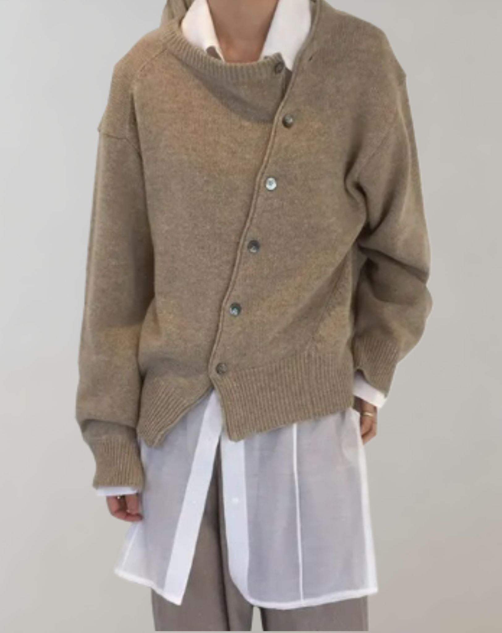 Andy -  Übergroßer Pullover mit diagonaler Knopfleiste und zufälligem Design Sweater