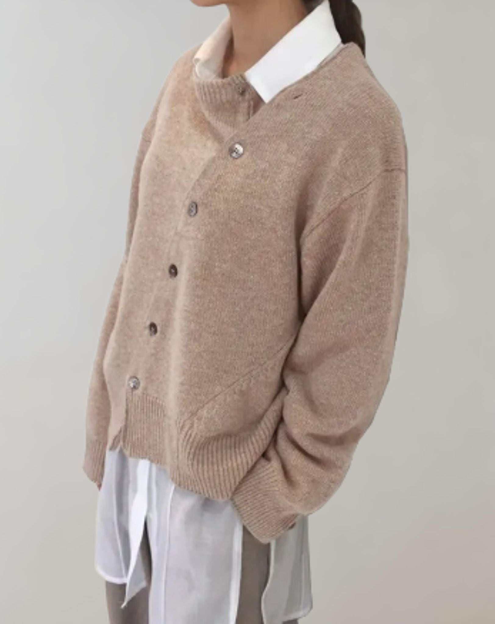 Andy -  Übergroßer Pullover mit diagonaler Knopfleiste und zufälligem Design Sweater