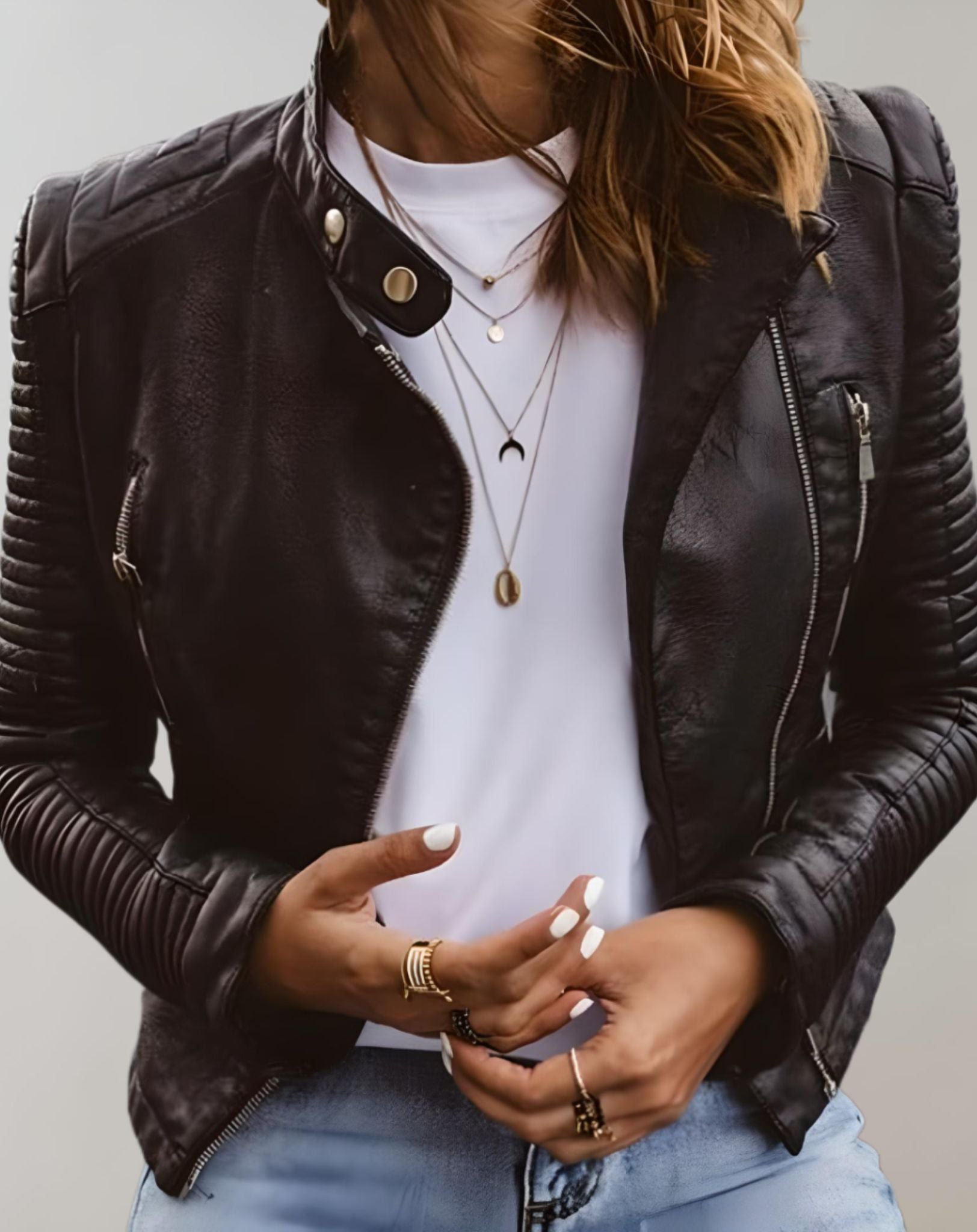 Kehlani - Schwarze taillierte Jacke mit Reißverschluss Muster und Strukturdesign Jacke