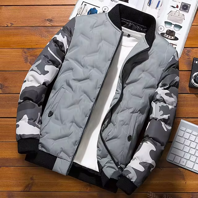 Norbert | Stilvolle Pufferjacke mit Camouflageärmeln