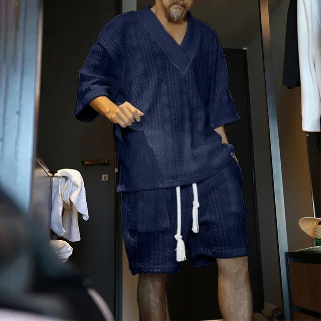 Locker sitzendes Strick-Set für men – Kurzarm-Shirt und Shorts im lässigen Design