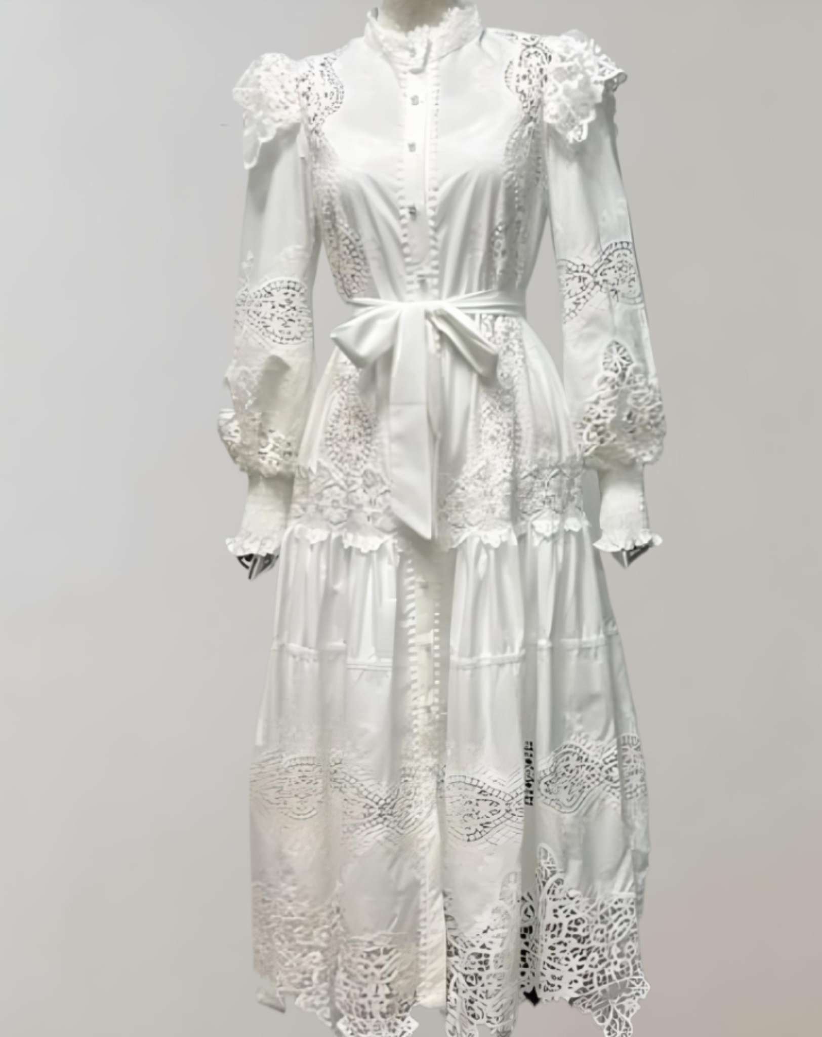Celestina -  Langärmliges geknöpftes Kleid mit Stickmuster Kleid