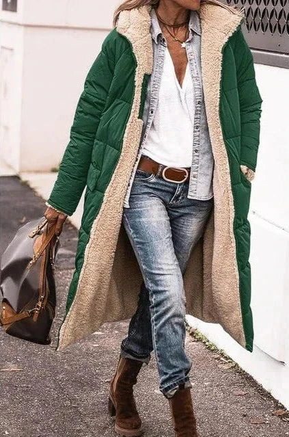 Damen Winterjacke mit Kapuze – Lange Wendejacke aus Sherpa-Fleece und Pufferstoff – Stilvolle, warme Outdoorjacke
