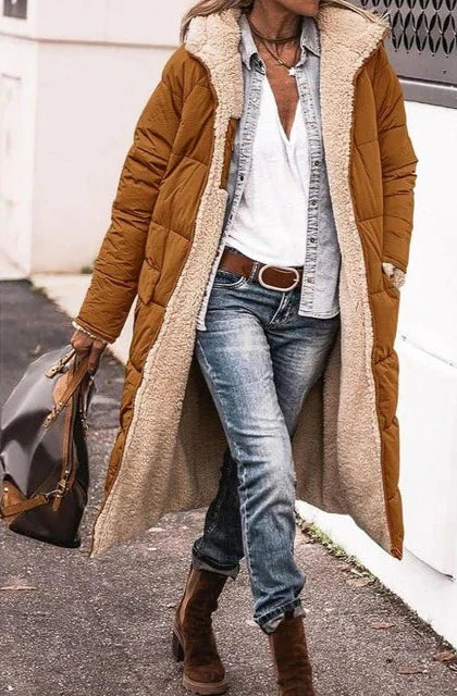 Damen Winterjacke mit Kapuze – Lange Wendejacke aus Sherpa-Fleece und Pufferstoff – Stilvolle, warme Outdoorjacke