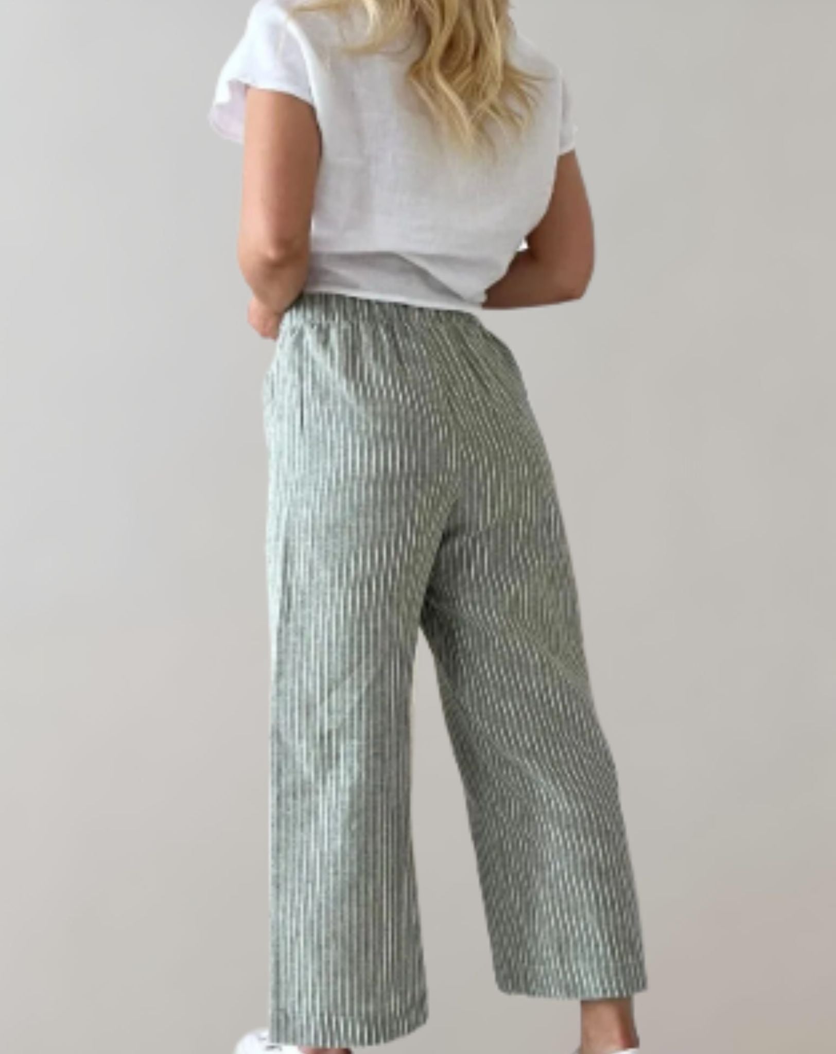 Ester - Kurze Cordhose mit Strumpfband und tiefen Taschen Hose