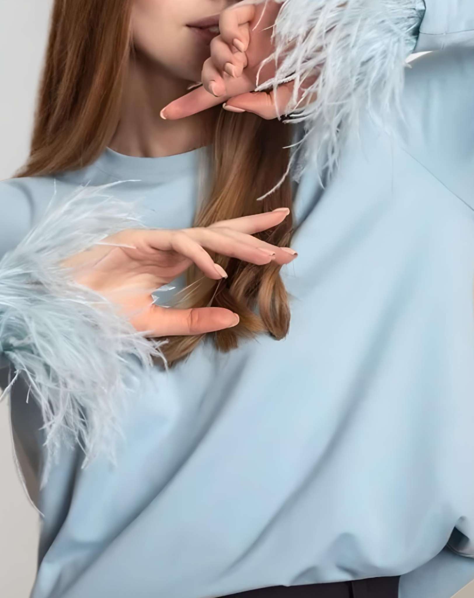 Eumie -  Schön sitzender Pullover mit Kunstfeder Design am Handgelenk Sweater