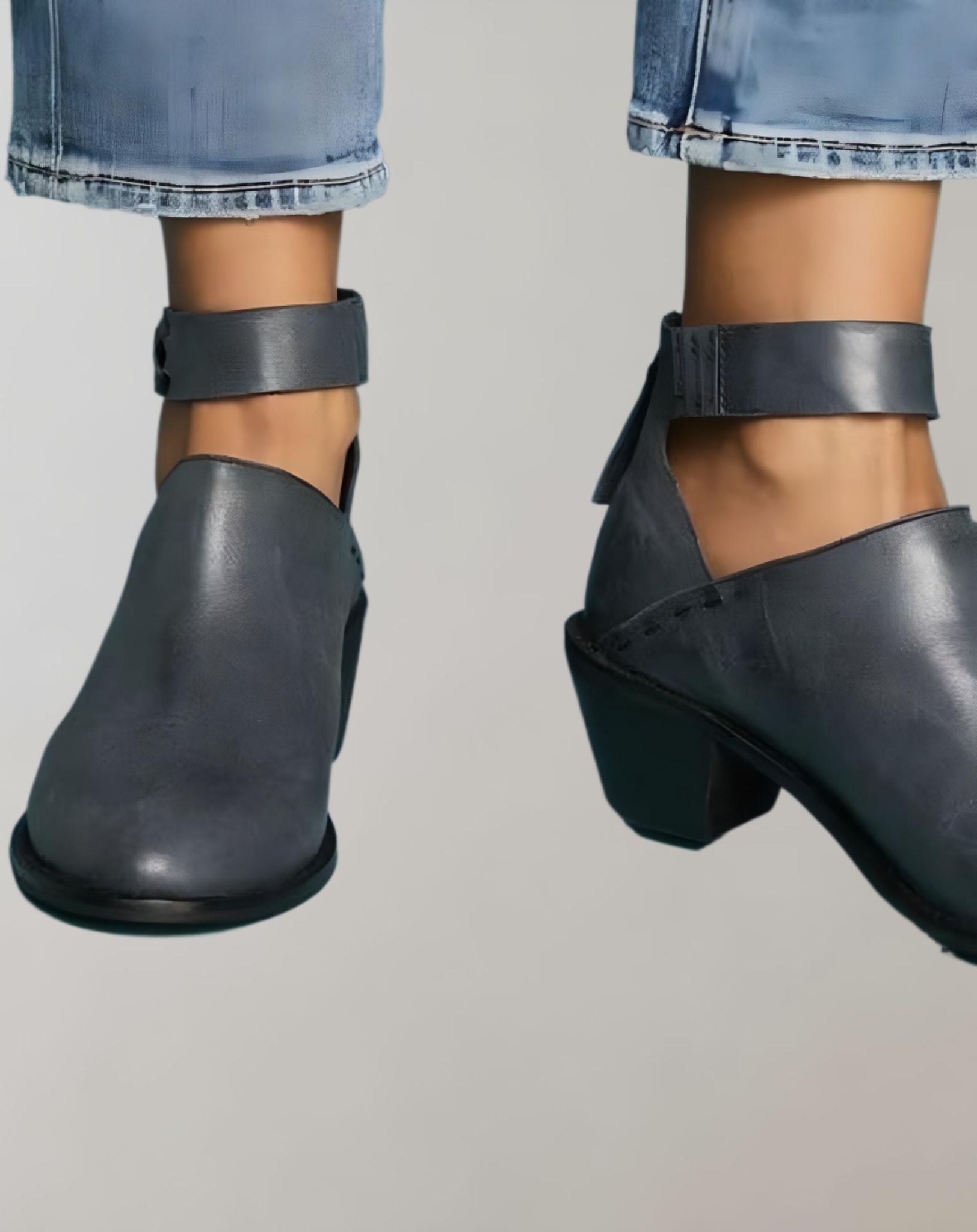 Gail - Leder mit spitzer Spitze und dicken Absätzen Schuhe