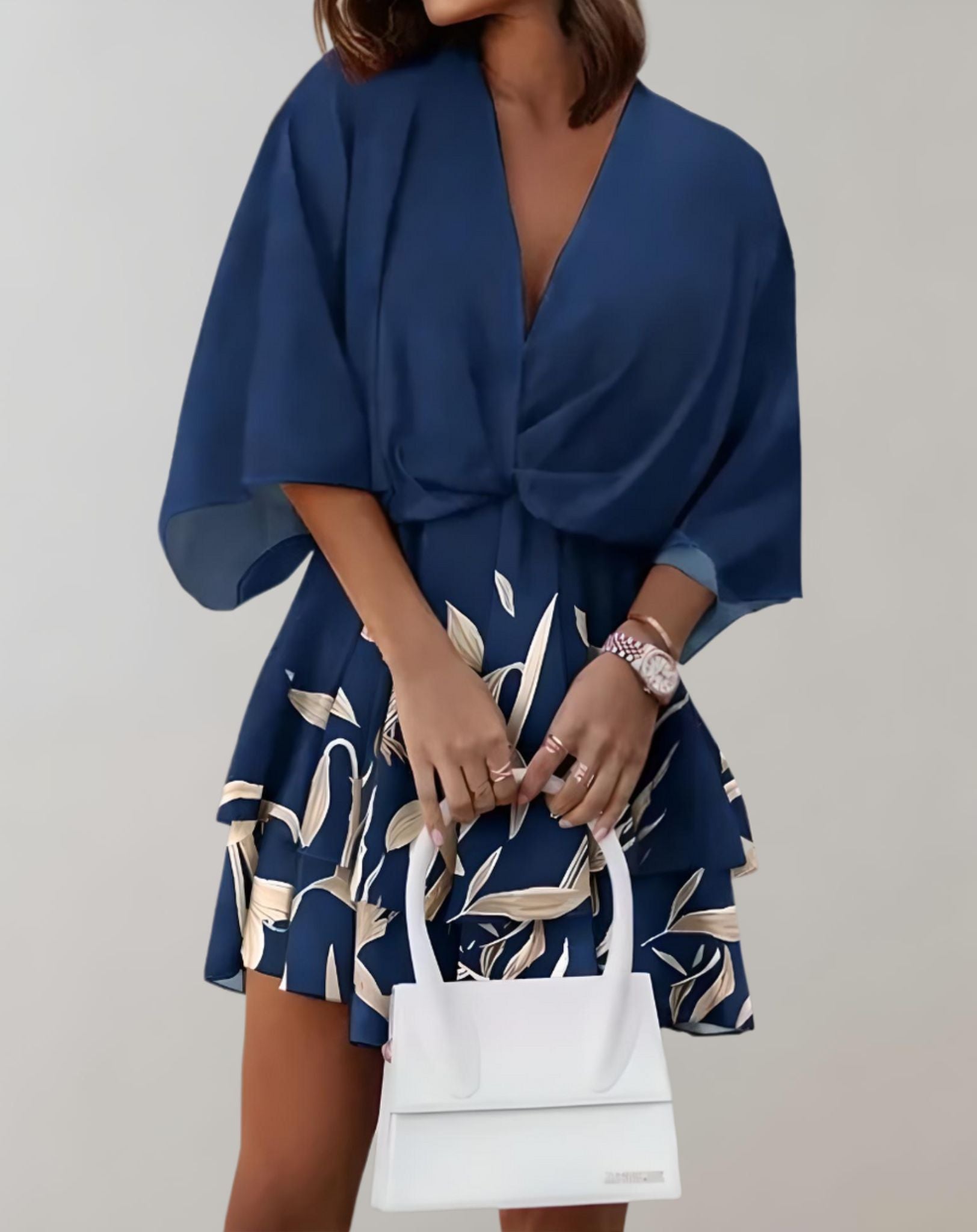 Iris - Minikleid mit tiefem V Ausschnitt weiten Ärmeln und zufälligem Design Kleid