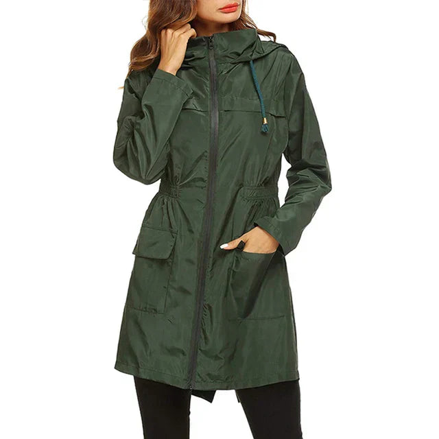 Basilia | Stilvolle Regenjacke mit Kapuze und durchgehendem Reißverschluss