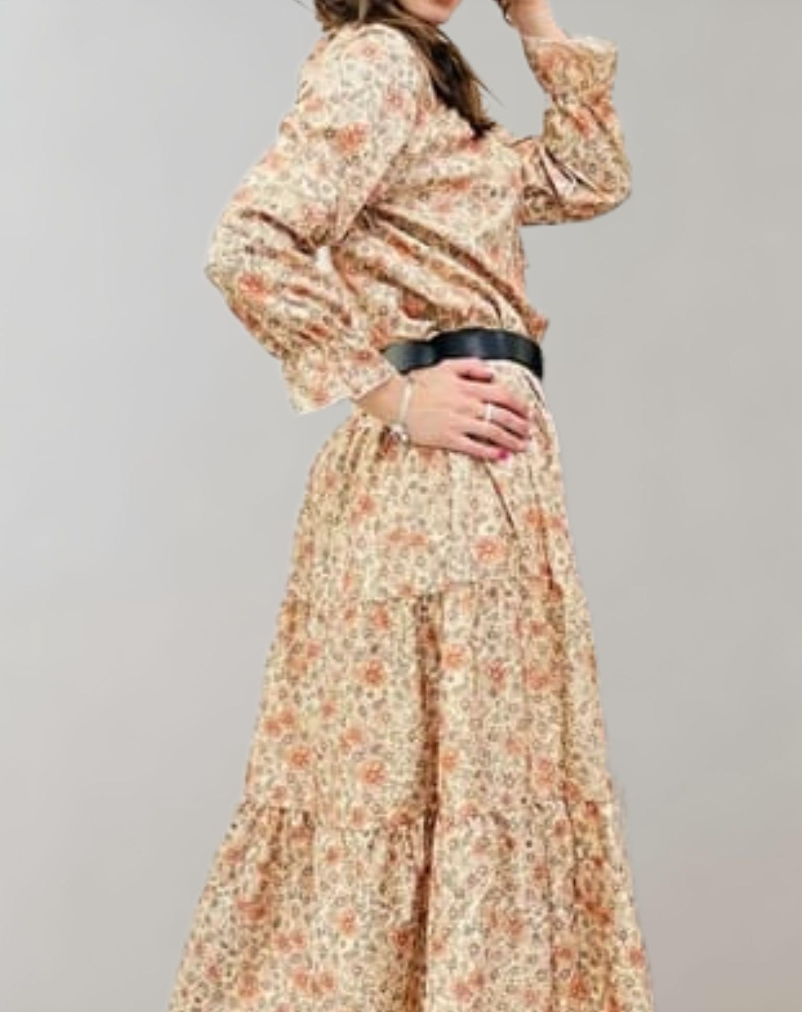 Maisie - Gelbes übergroßes Kleid mit schwarzem Gürtel und fließendem Stoff Kleid