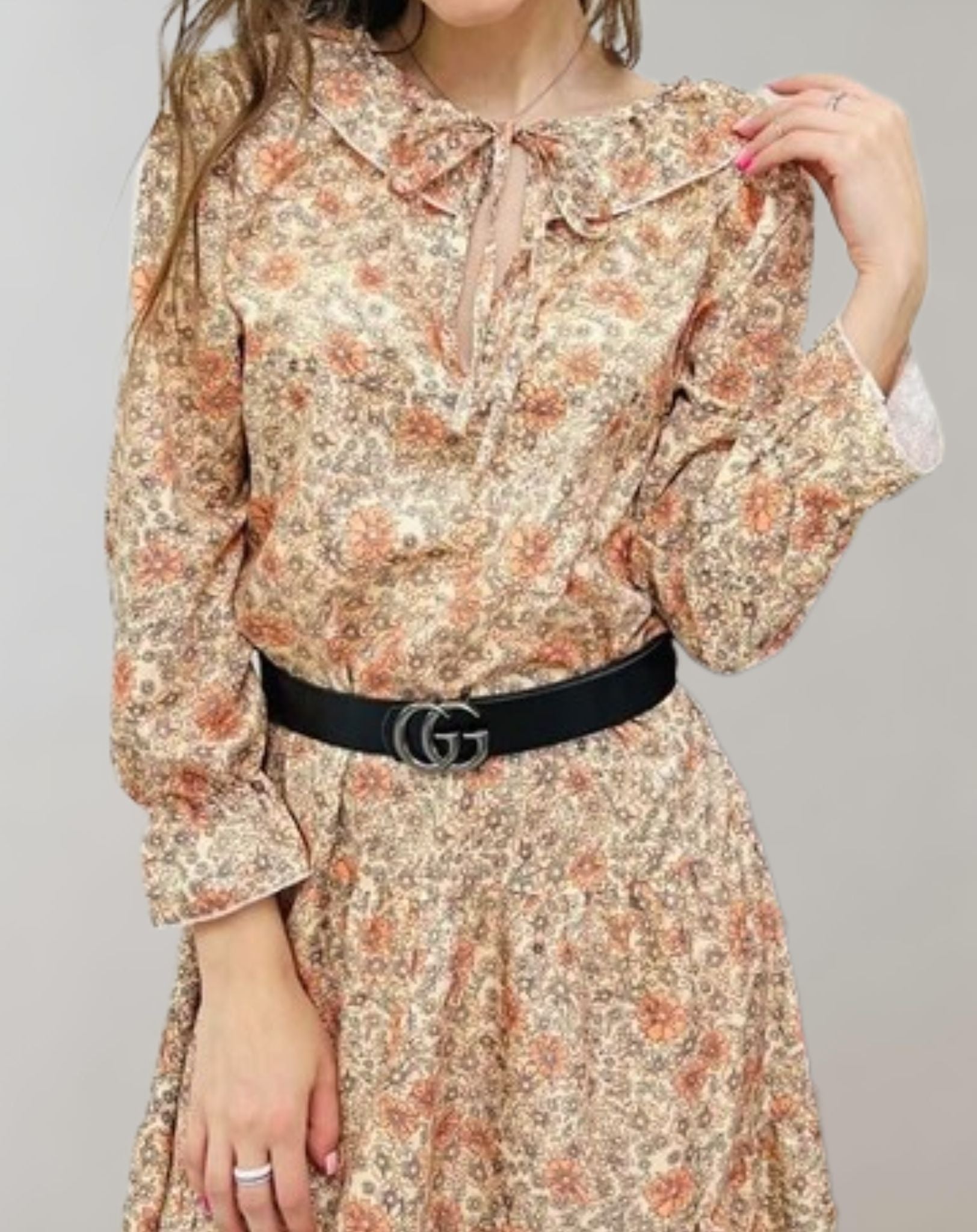 Maisie - Gelbes übergroßes Kleid mit schwarzem Gürtel und fließendem Stoff Kleid