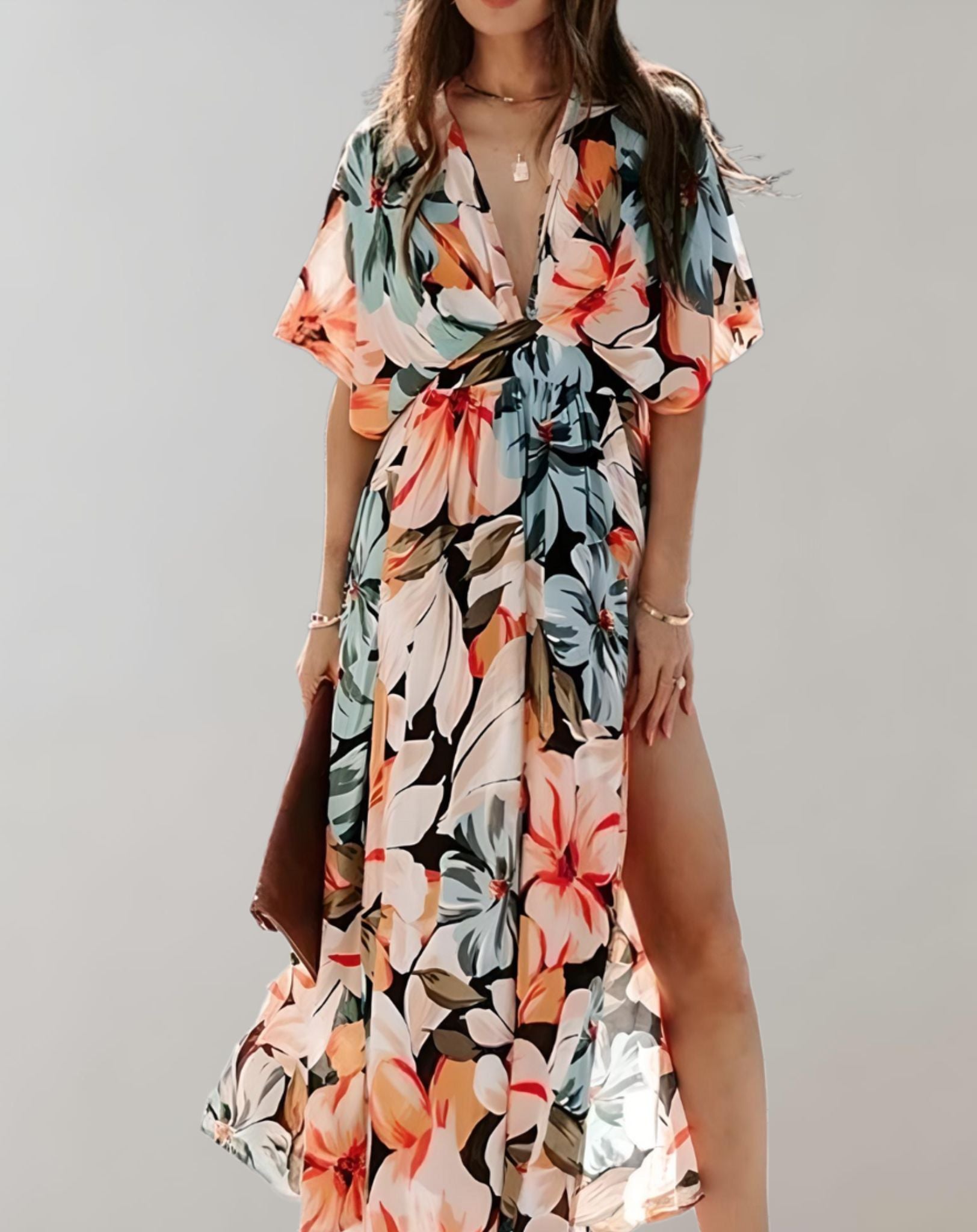 Nathalia- Langes Kleid mit hohem Schlitz aus fließendem Stoff und sommerlichem Design Kleid