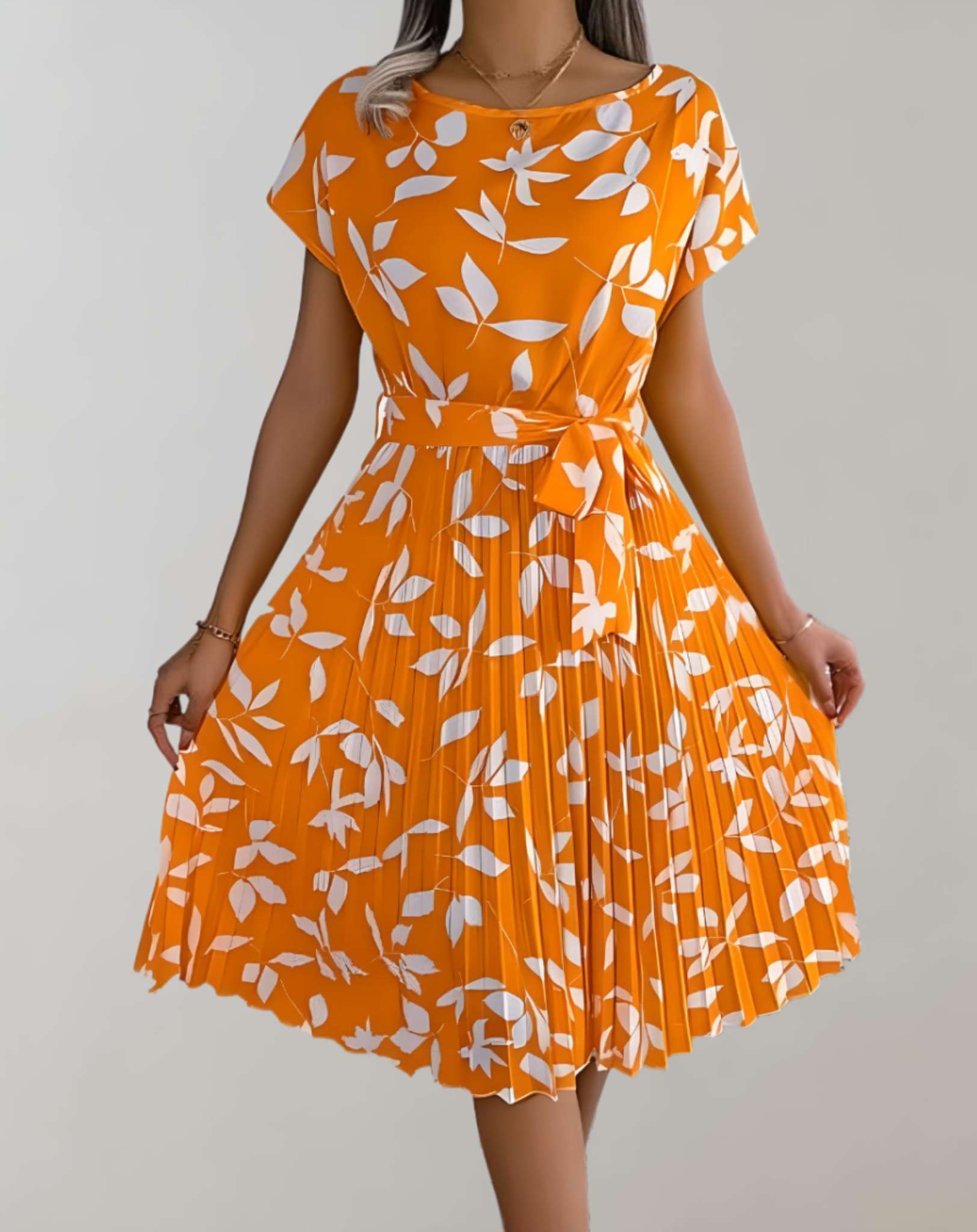 Nova - Minikleid mit Rundhalsausschnitt kurzen Ärmeln und Blumenmuster Kleid