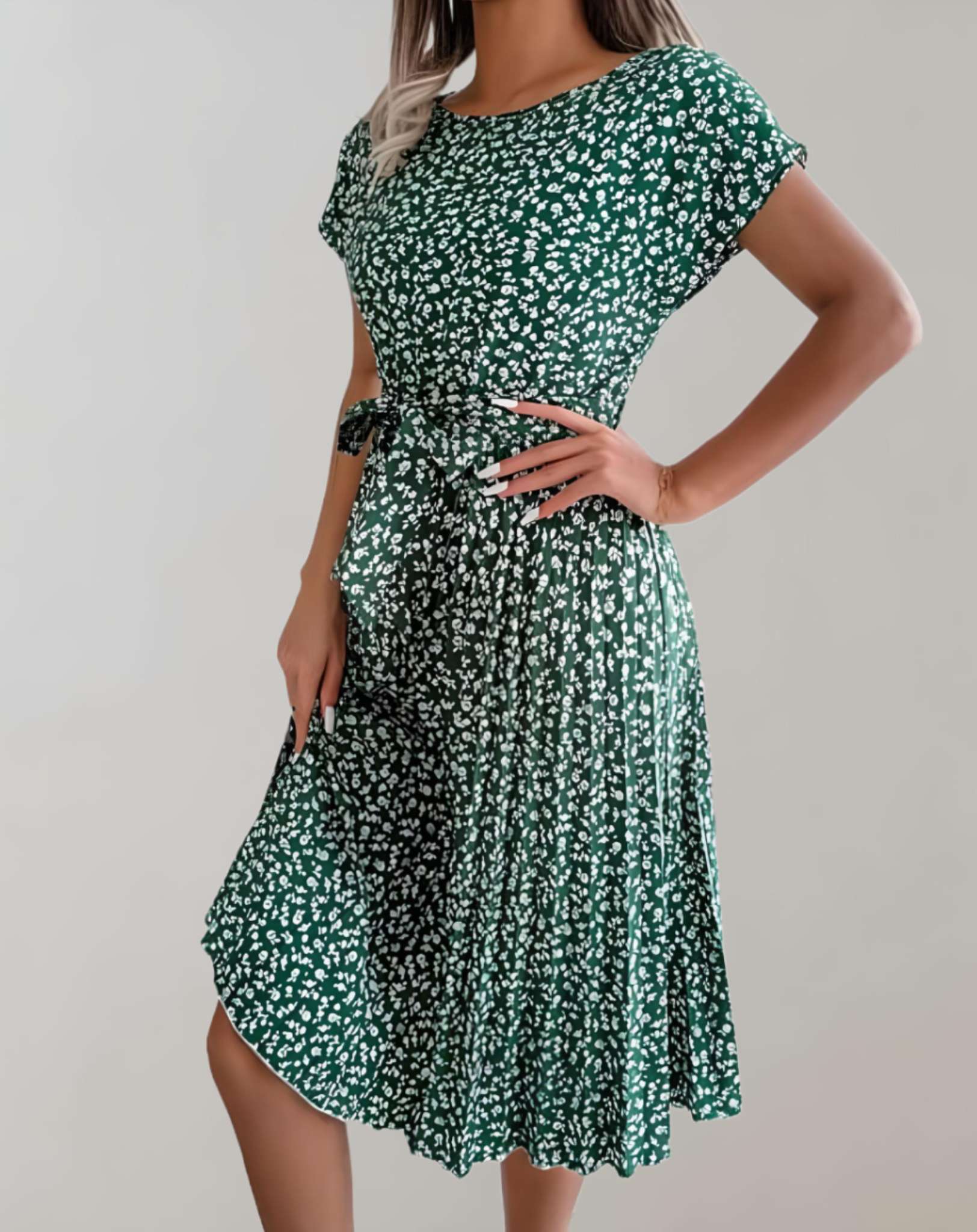 Nova - Minikleid mit Rundhalsausschnitt kurzen Ärmeln und Blumenmuster Kleid