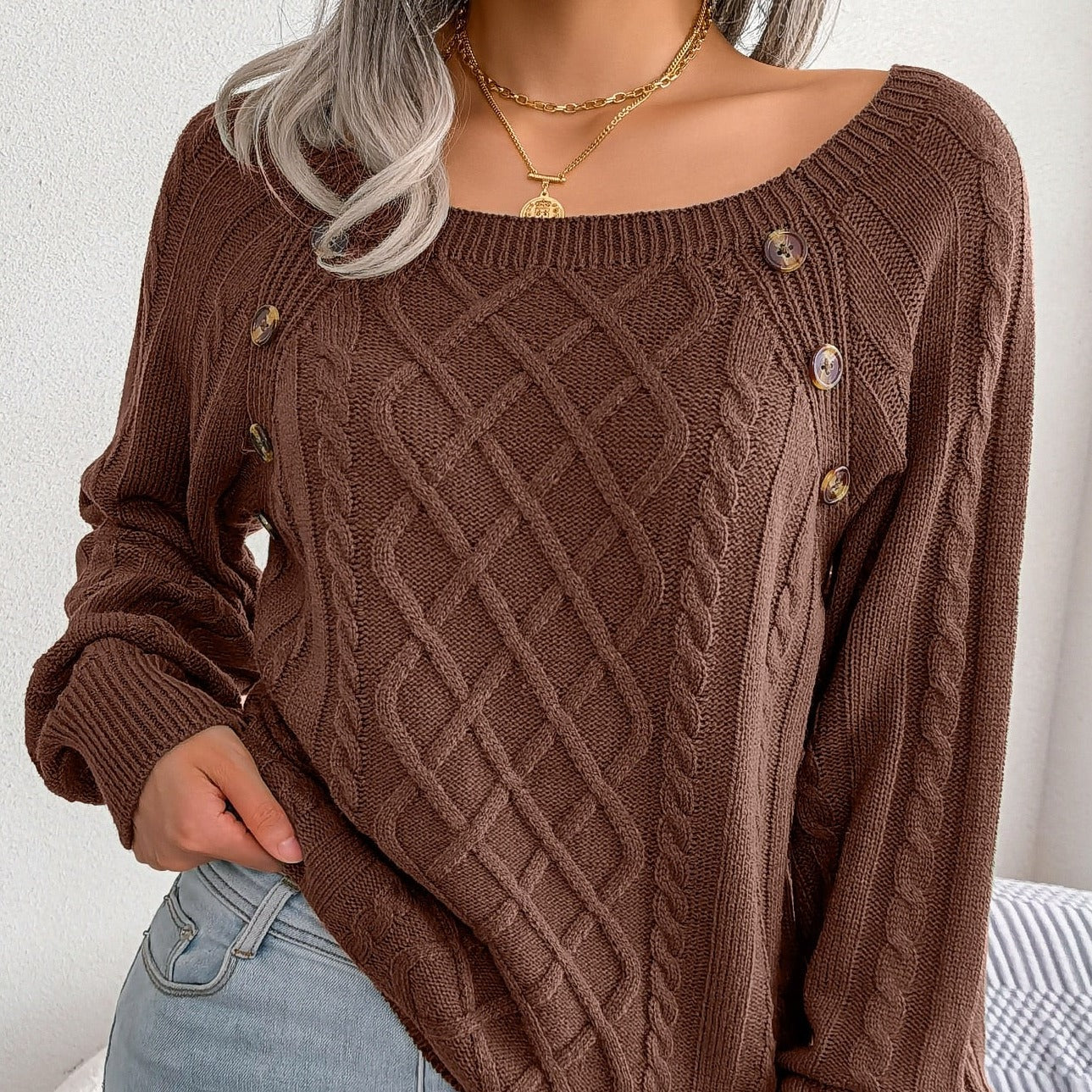 Adelinda | Stylische Damen Strickpullover mit weitem Rundhalsausschnitt und eleganten Knöpfen