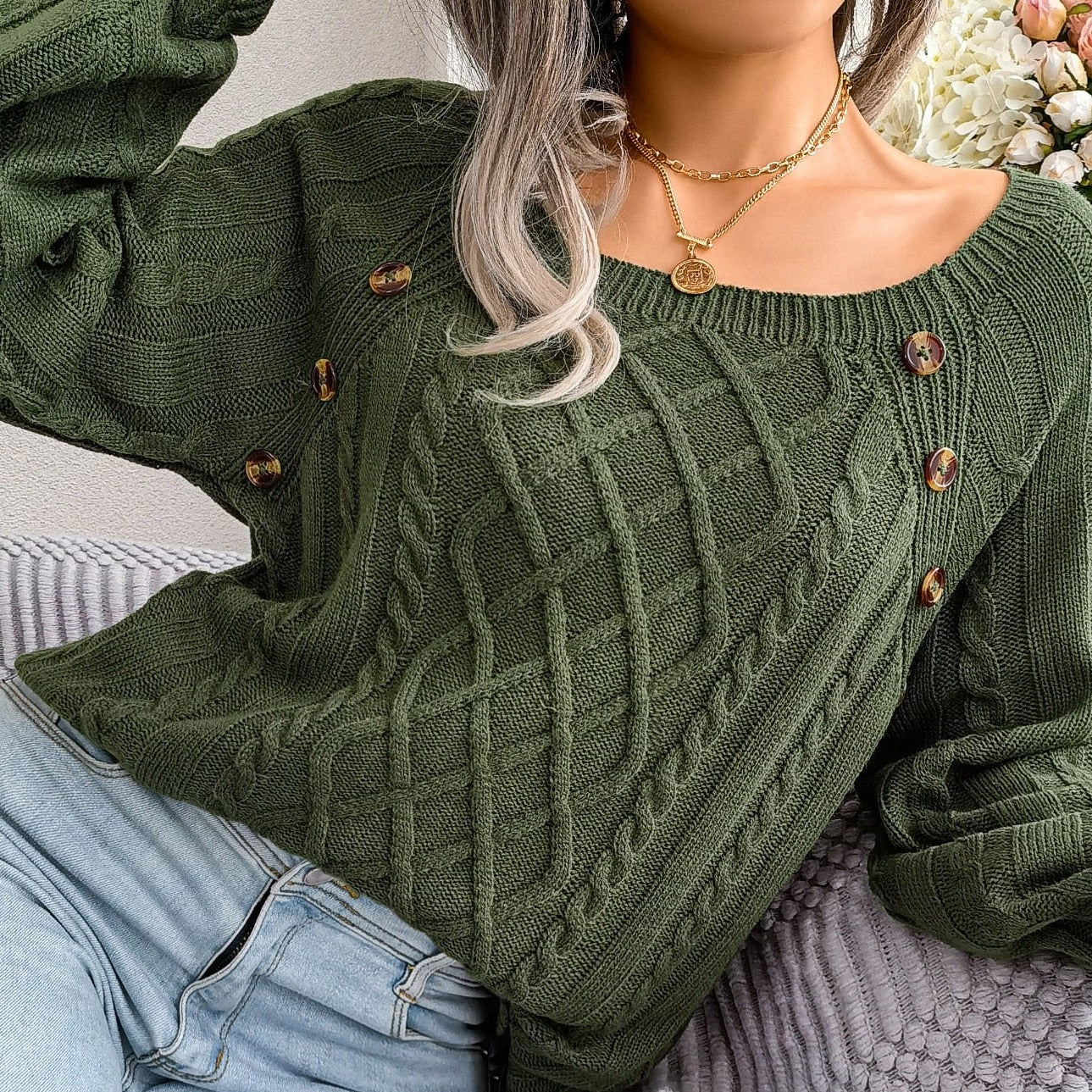Adelinda | Stylische Damen Strickpullover mit weitem Rundhalsausschnitt und eleganten Knöpfen