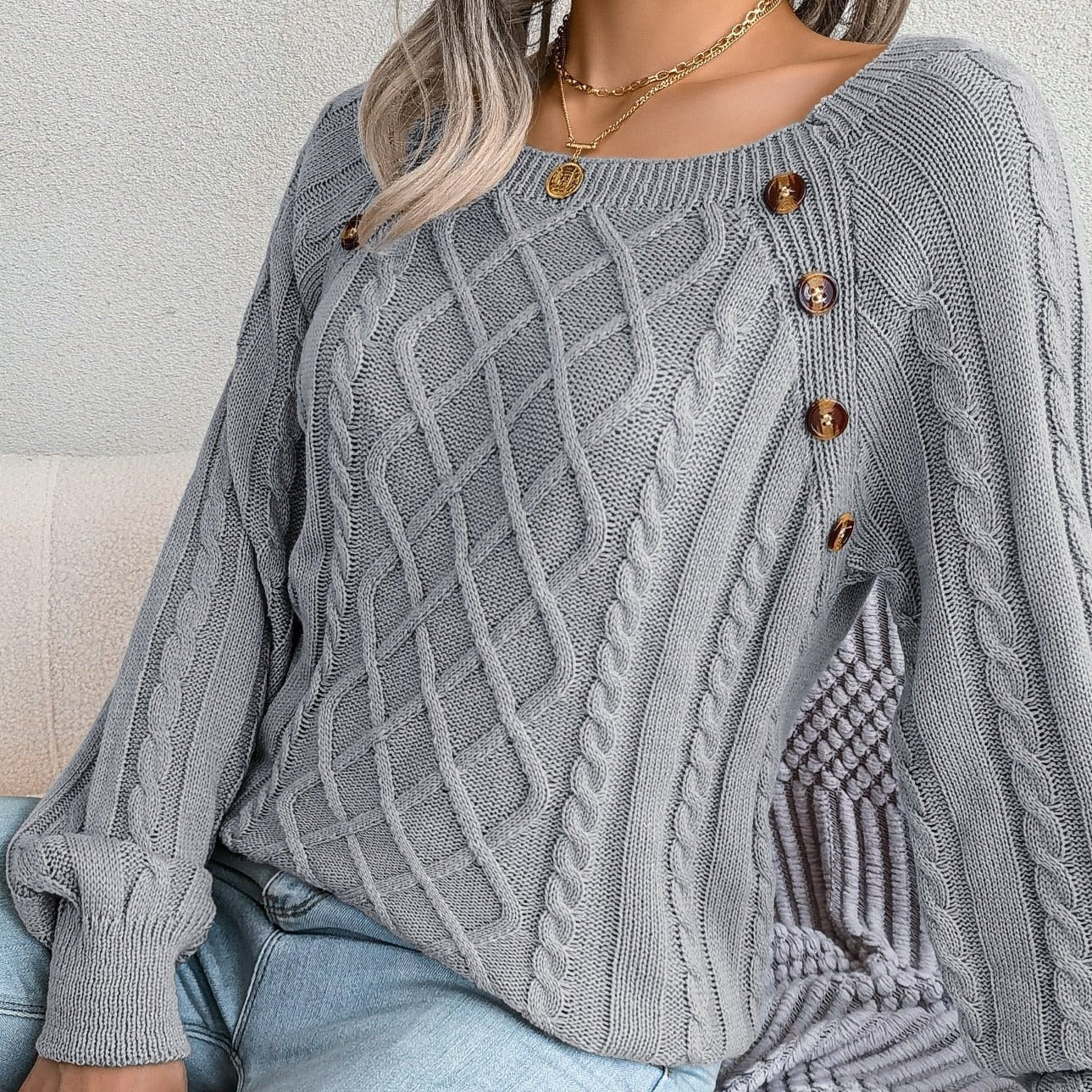 Adelinda | Stylische Damen Strickpullover mit weitem Rundhalsausschnitt und eleganten Knöpfen