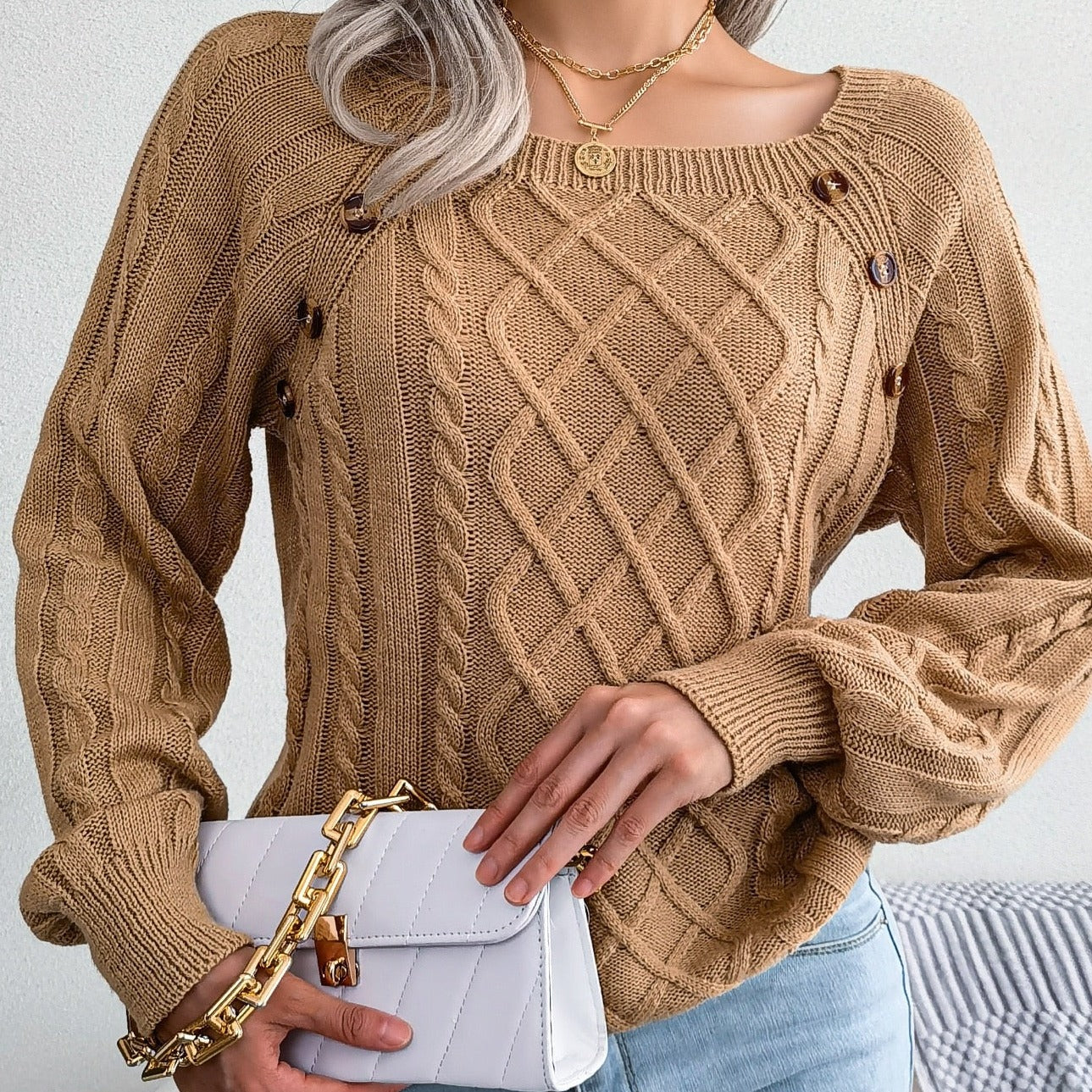 Adelinda | Stylische Damen Strickpullover mit weitem Rundhalsausschnitt und eleganten Knöpfen