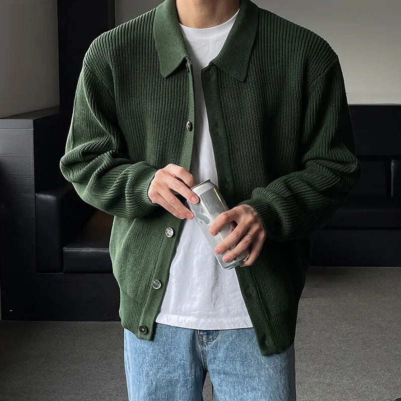 Stylischer roter-grüner Herren-Cardigan für moderne Looks