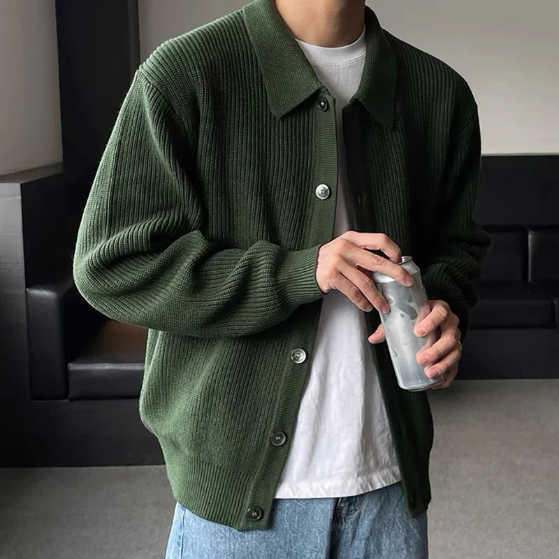 Stylischer roter-grüner Herren-Cardigan für moderne Looks