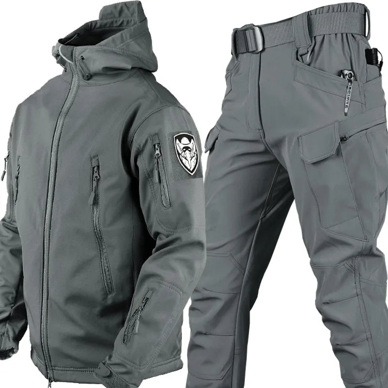 Taktische Outdoorjacke für Herren mit Mehrzwecktasche und wetterfesten Softshell-Hosen