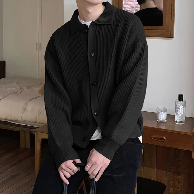 Stylischer roter-grüner Herren-Cardigan für moderne Looks