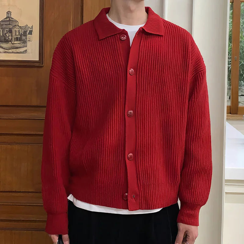 Stylischer roter-grüner Herren-Cardigan für moderne Looks