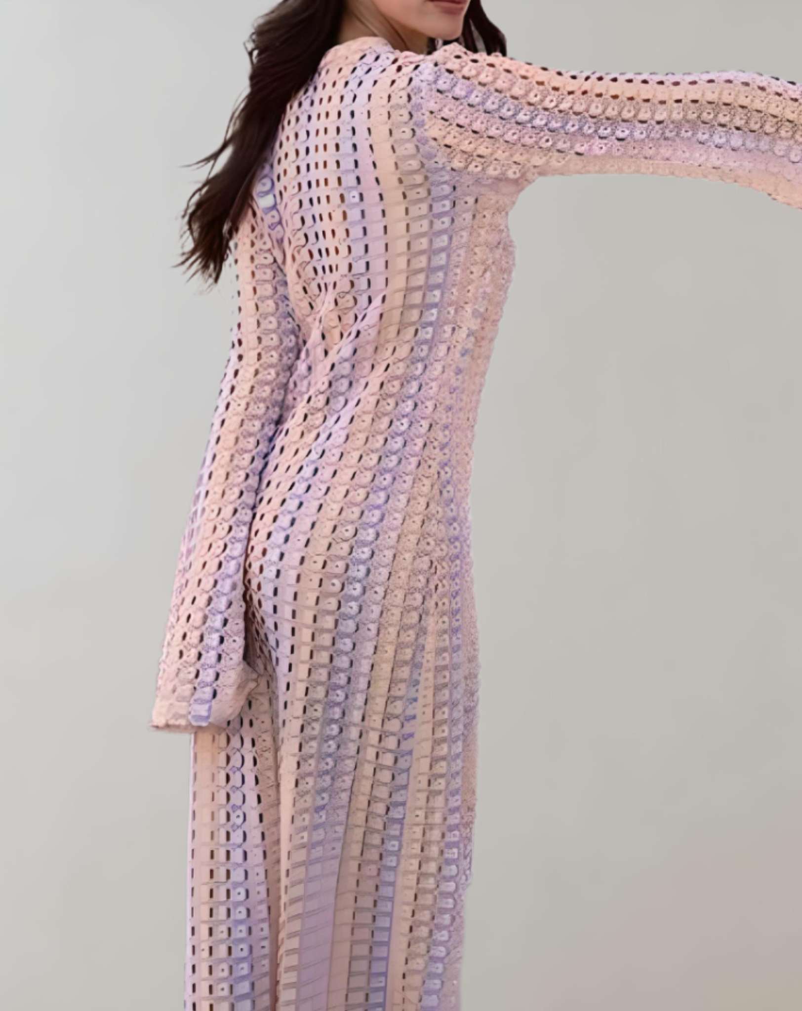 Willa - Gestreiftes gehäkeltes langes Kleid aus geteiltem Strick mit tiefem V Ausschnitt Kleid