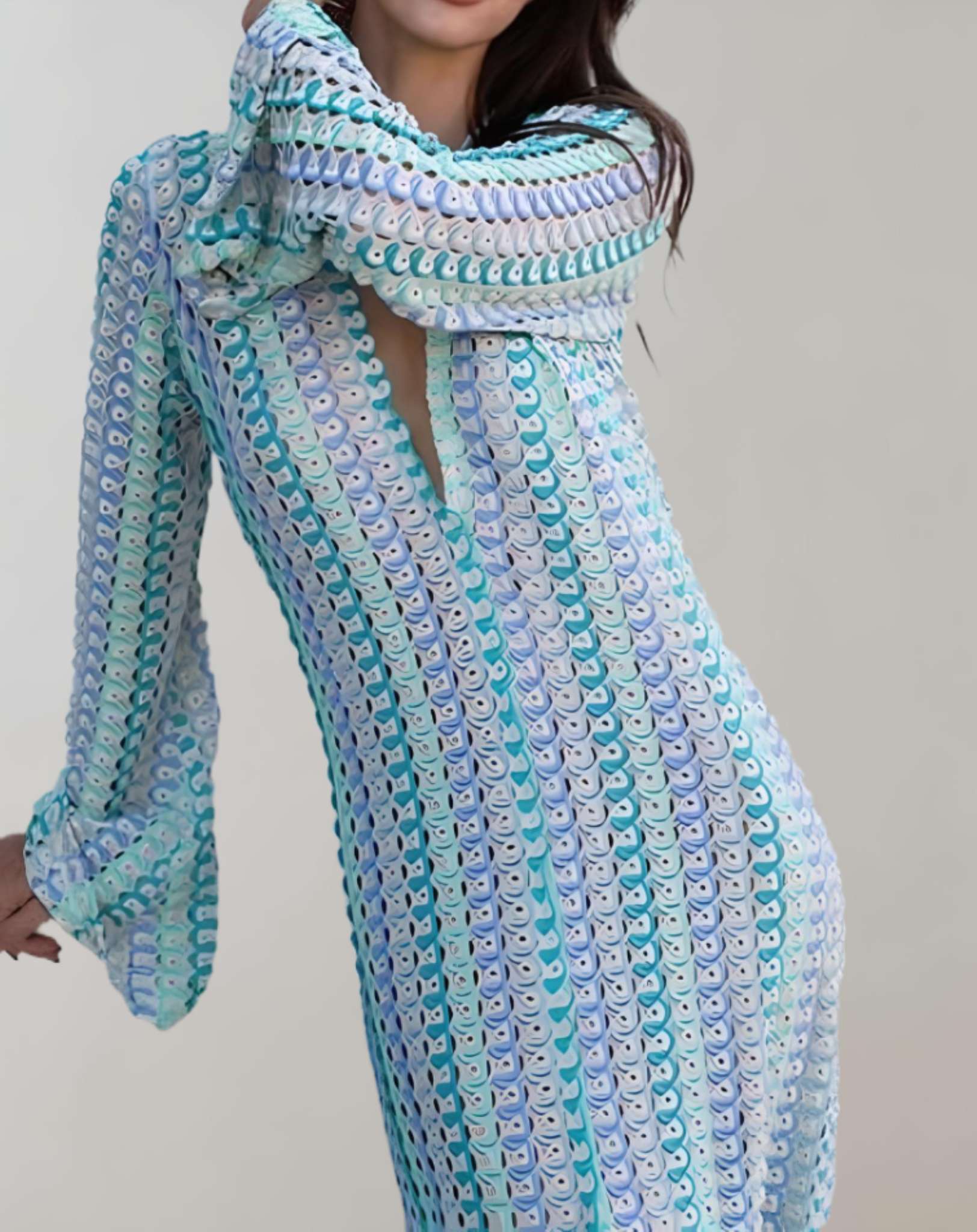 Willa - Gestreiftes gehäkeltes langes Kleid aus geteiltem Strick mit tiefem V Ausschnitt Kleid