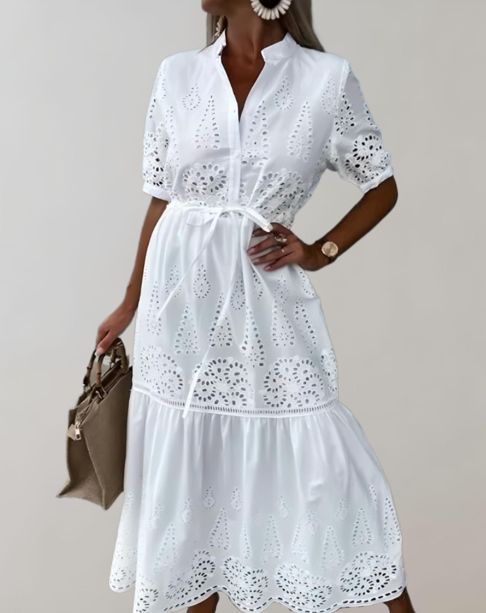 Alice -  Kleid mit tiefem V Ausschnitt und durchgehendem Spitzendesign Kleid