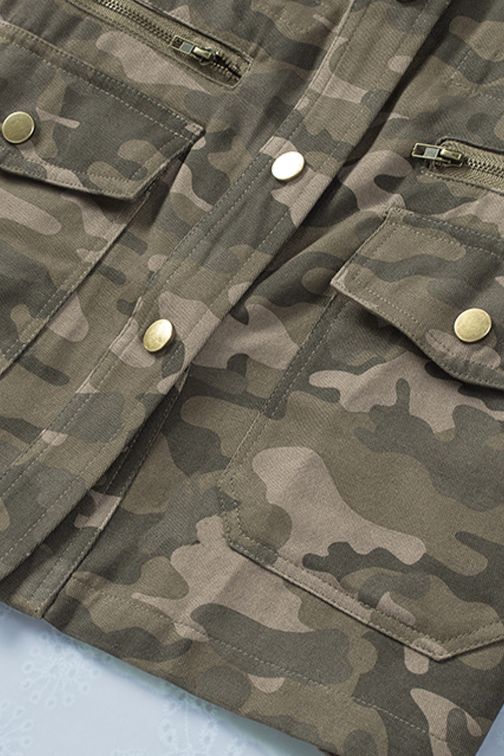 Marianne | Camouflage-Jacke mit vielseitigen Taschen und Knopfverschluss