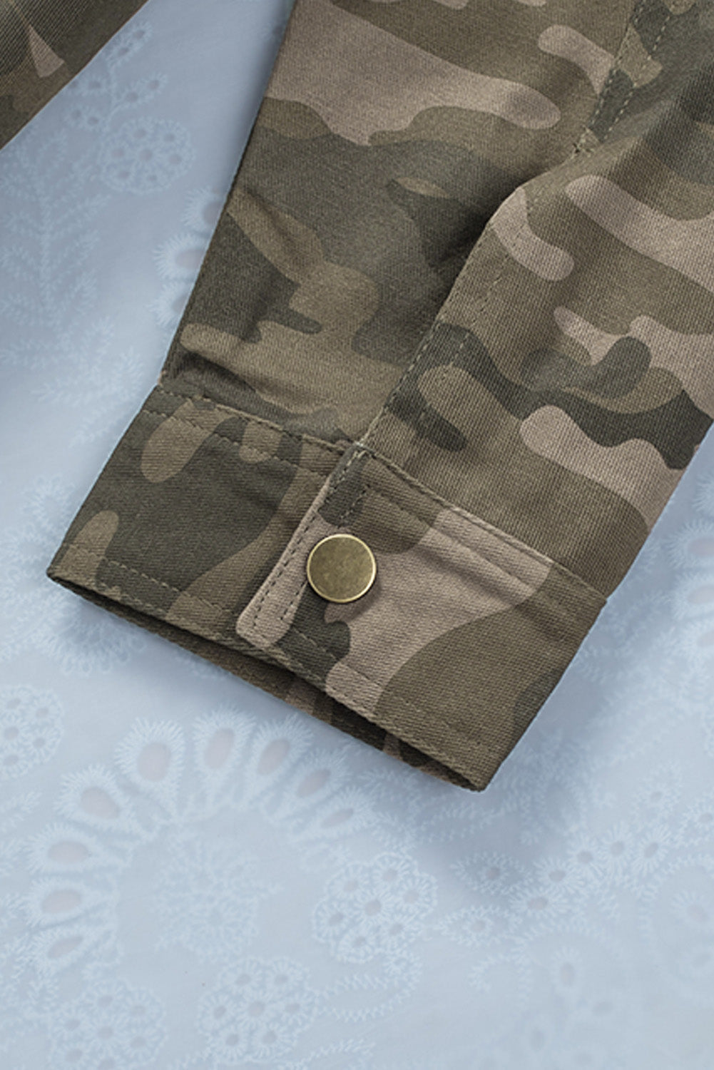 Marianne | Camouflage-Jacke mit vielseitigen Taschen und Knopfverschluss