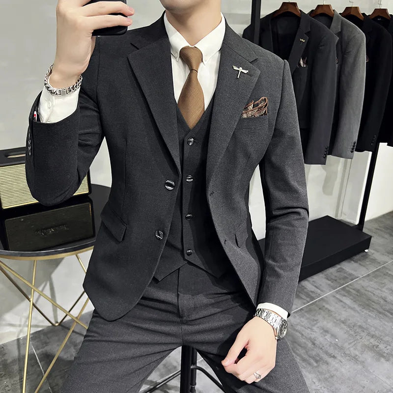Eleganter Herren-Anzug mit Weste - Business-Look für formelle Anlässe