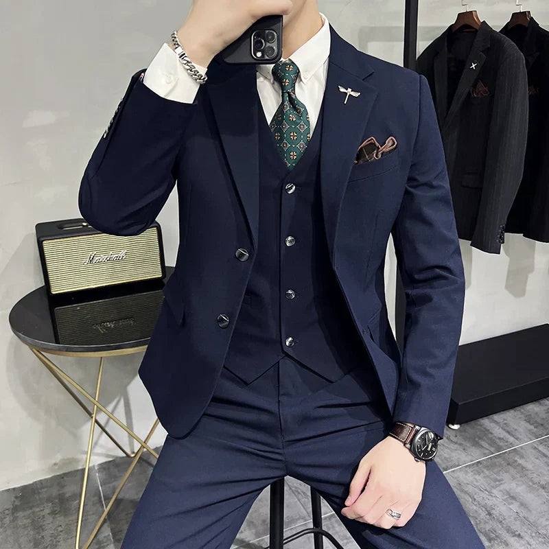 Eleganter Herren-Anzug mit Weste - Business-Look für formelle Anlässe