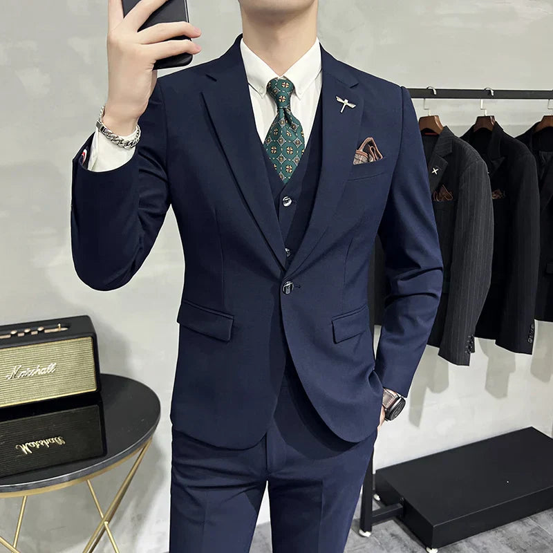 Eleganter Herren-Anzug mit Weste - Business-Look für formelle Anlässe