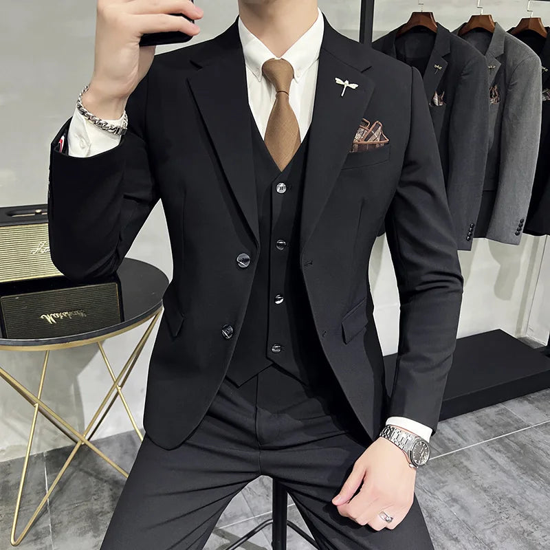 Eleganter Herren-Anzug mit Weste - Business-Look für formelle Anlässe
