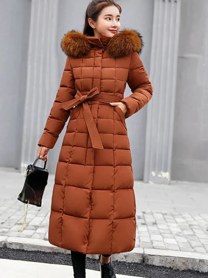 Elegante und bequeme lange Winterjacke von Adelei
