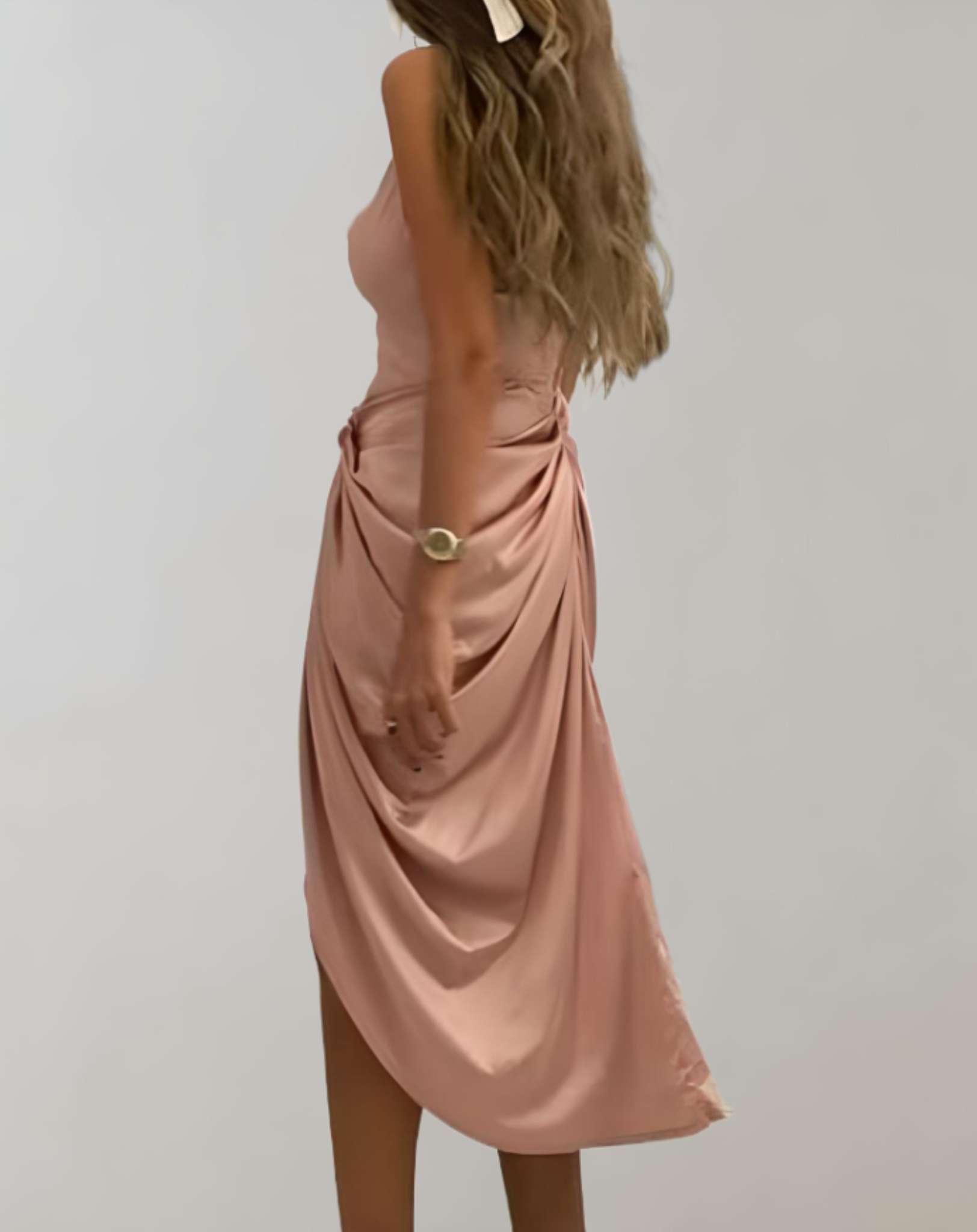 Amaya - Rosafarbenes figurbetontes ärmelloses Kleid mit Faltendesign und hohem Schlitz Kleid