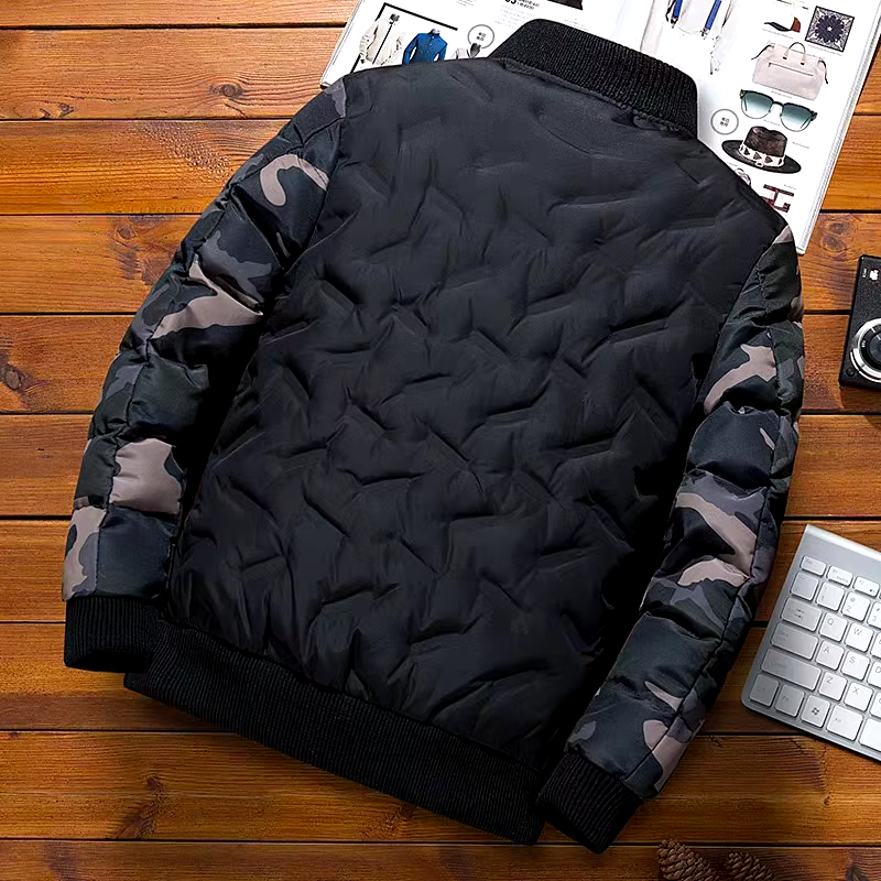 Norbert | Stilvolle Pufferjacke mit Camouflageärmeln