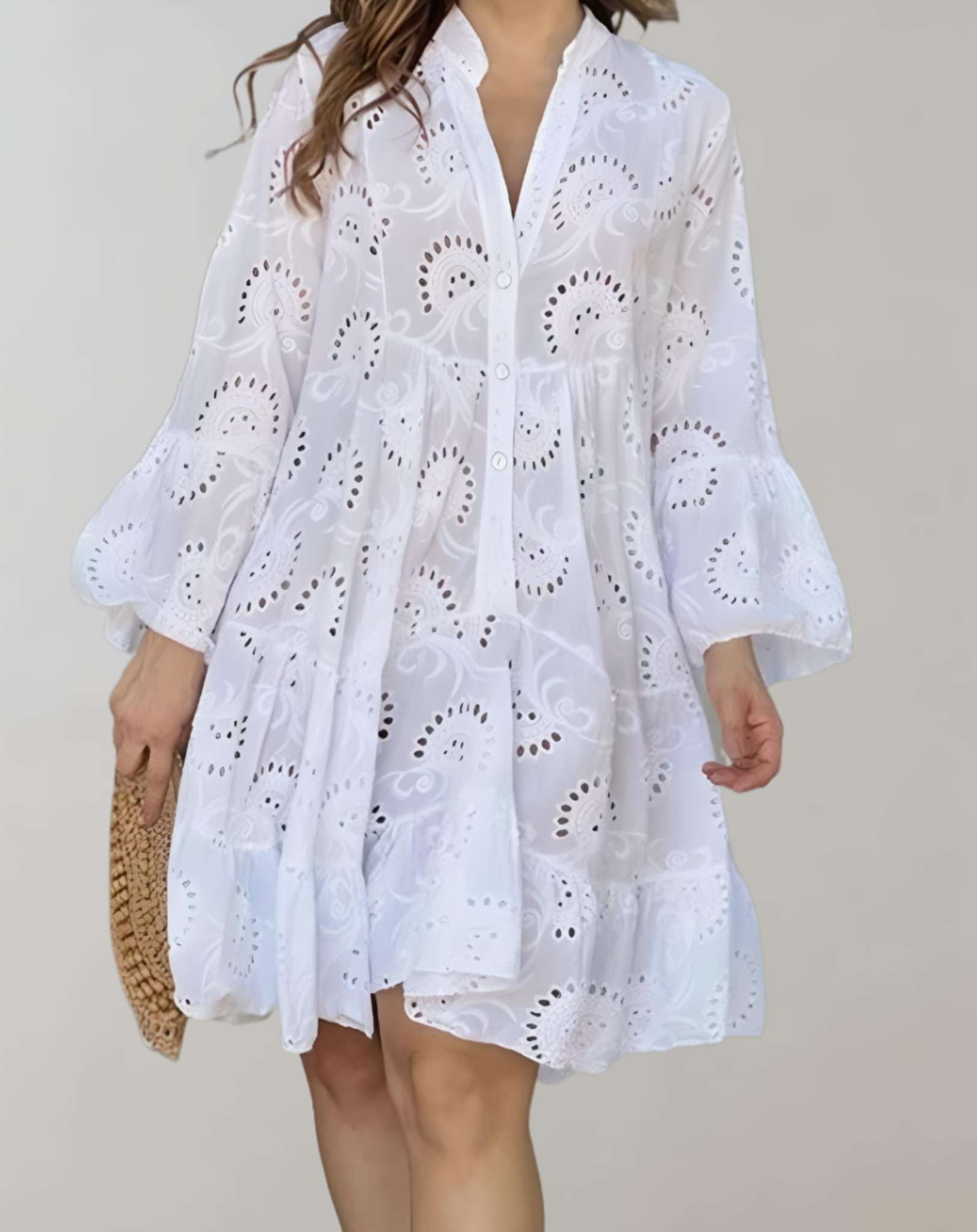 Cheyenne - Minikleid mit tiefem V Ausschnitt und Stickmuster Kleid
