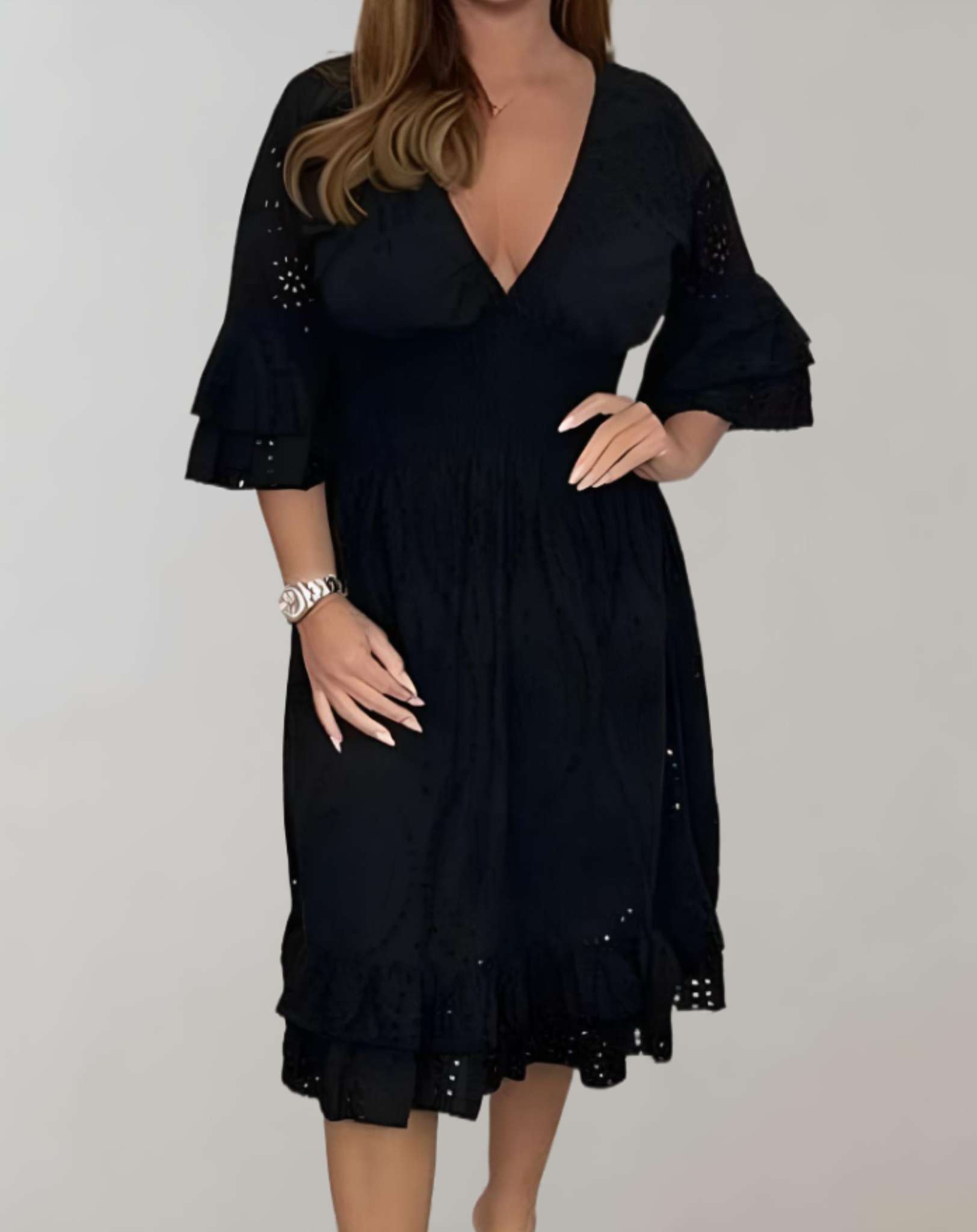 Cheyenne - Minikleid mit tiefem V Ausschnitt und Stickmuster Kleid