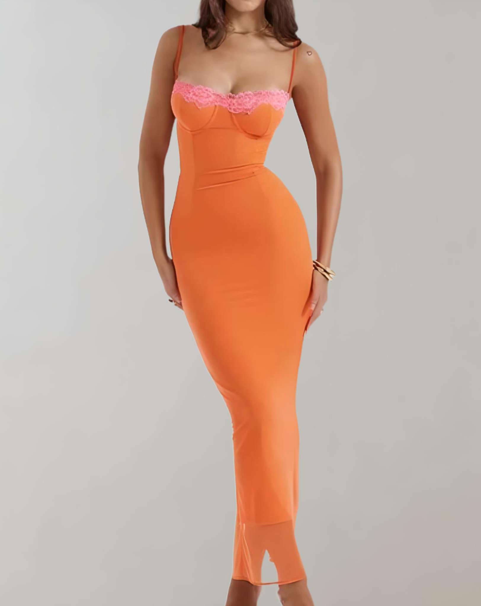 Ezriel - Figurbetontes orangefarbenes ärmelloses Kleid