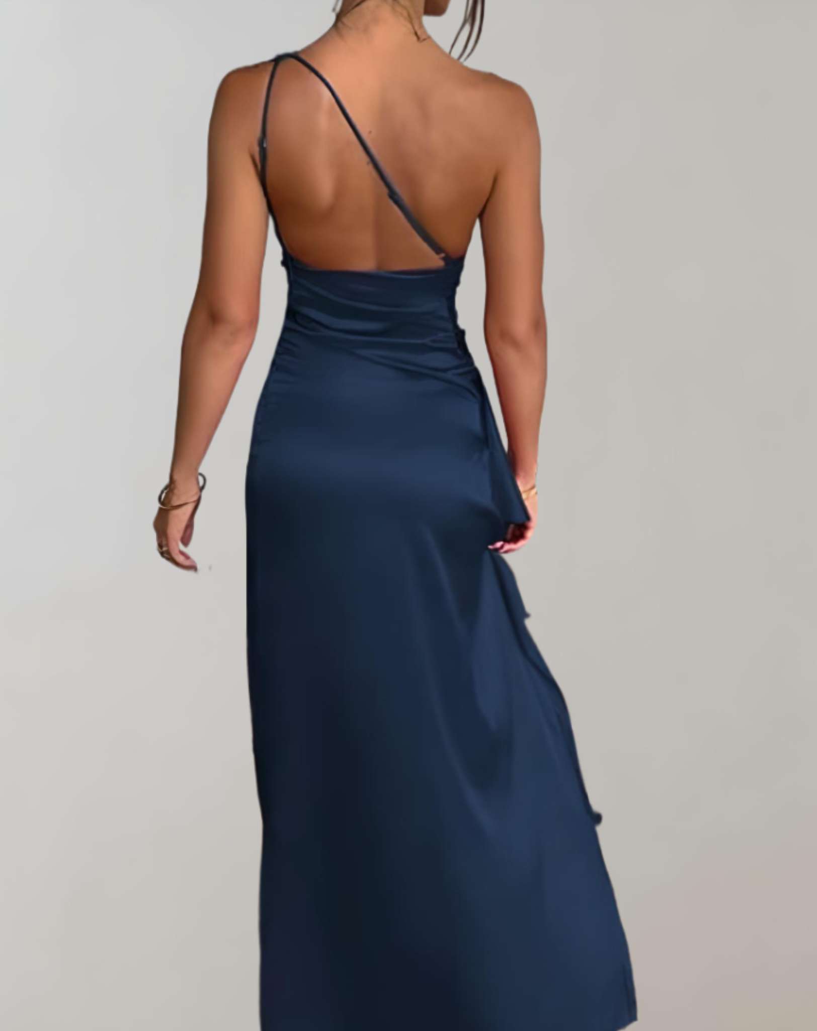 Harper -  Langes einschultriges plissiertes Satinkleid mit hohem Schlitz Kleid