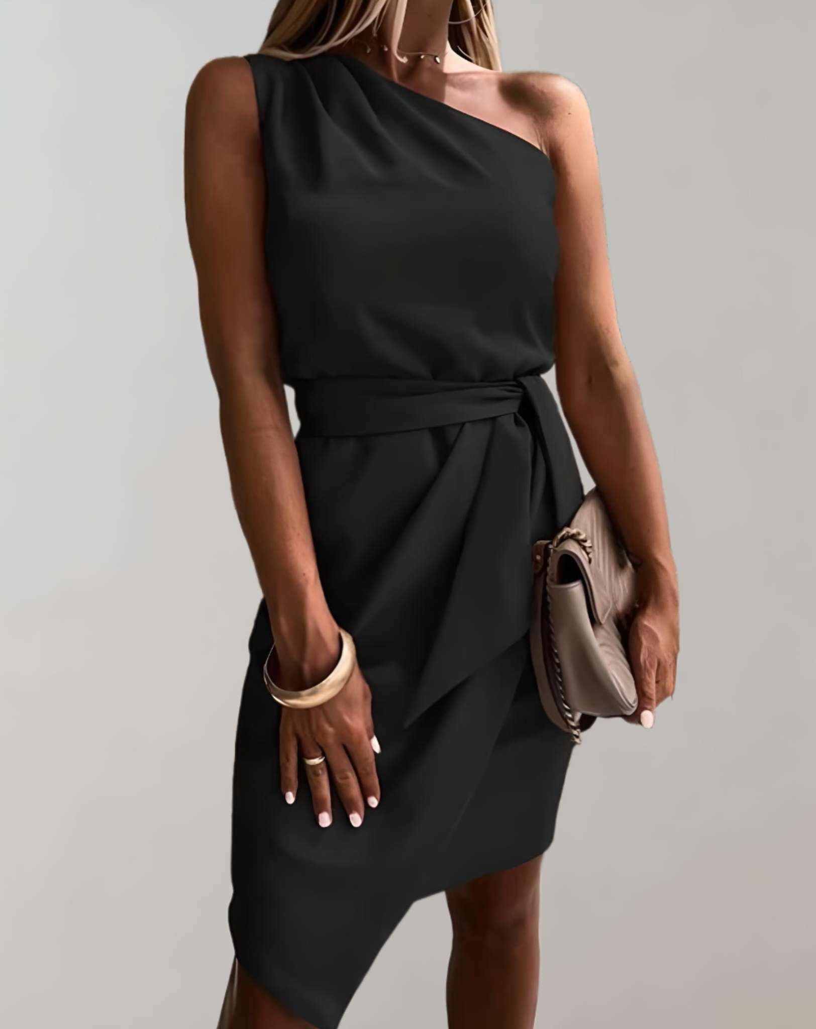 Jenna - Schön sitzendes Minikleid mit One Shoulder Träger und Gürtelschnürung Kleid