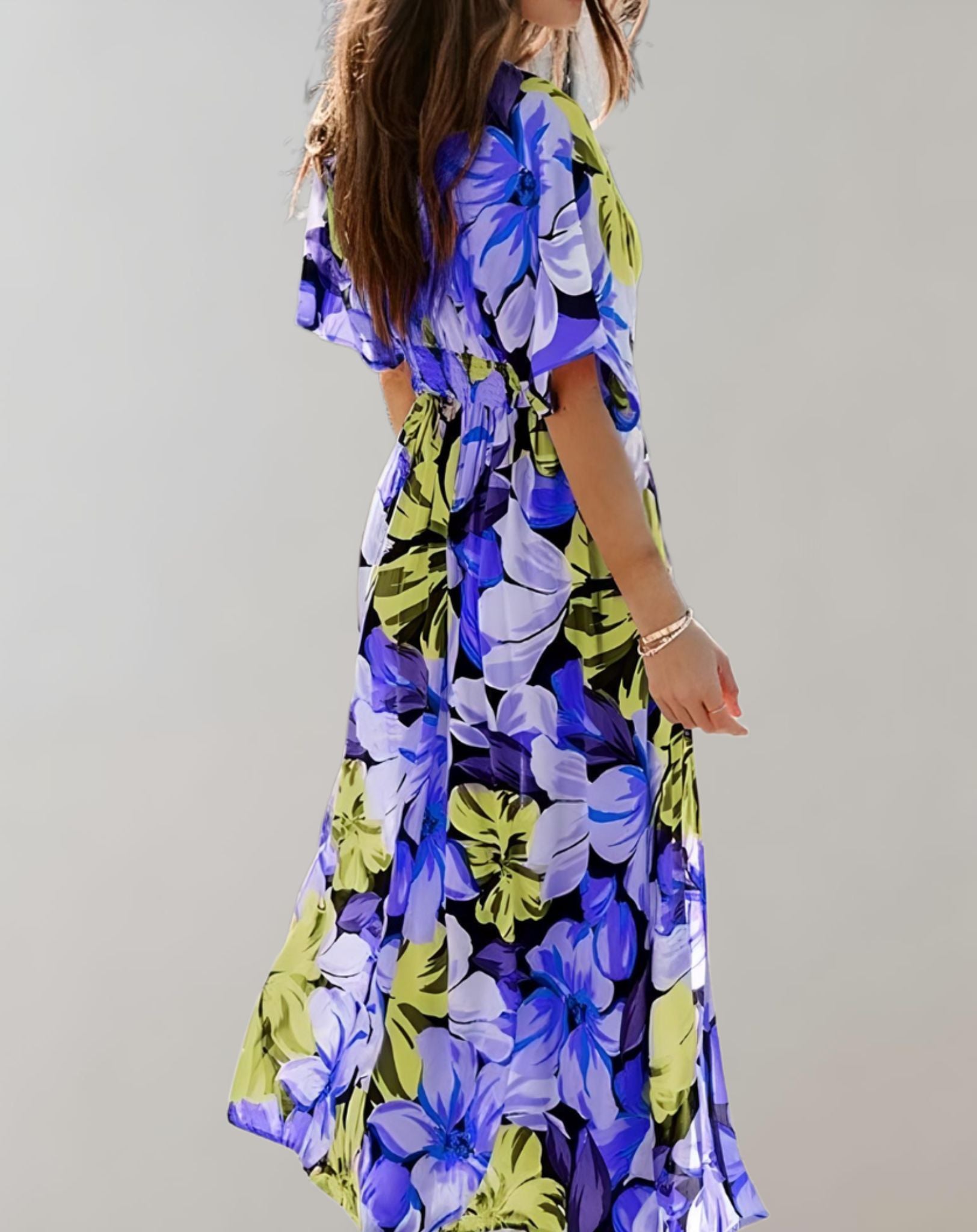 Nathalia- Langes Kleid mit hohem Schlitz aus fließendem Stoff und sommerlichem Design Kleid